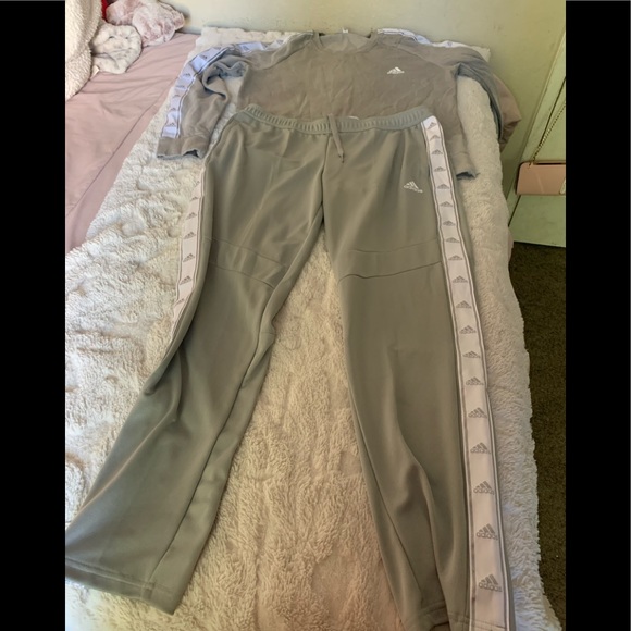 Grey adidas sweatsuit size large - Picture 1 of 1